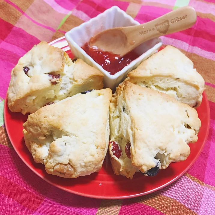 ホットケーキミックスで!簡単クランベリーのスコーン